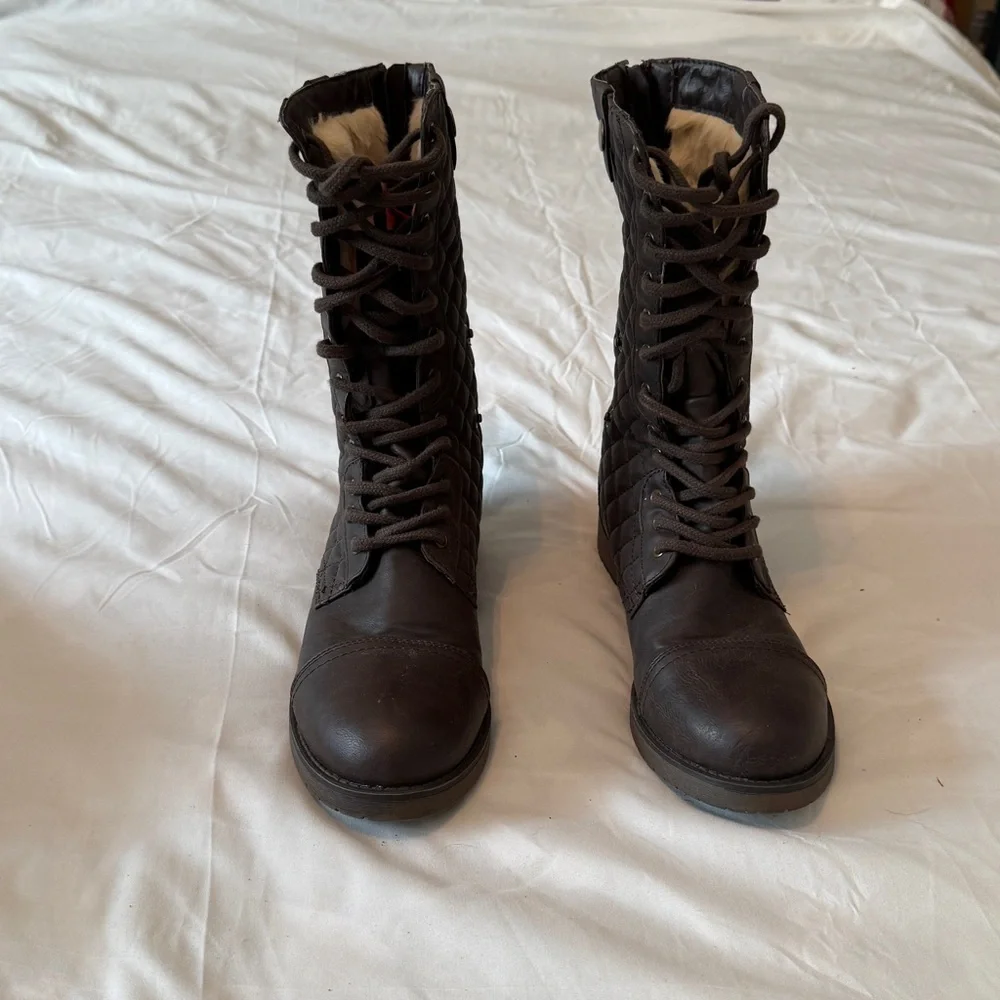 SM Quilted Fireside Women’s Boots 9.5M Brown Faux Fur Lined Adjustable Height - Picture 2 of 10